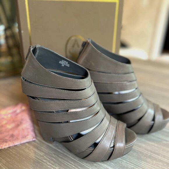 ASH Shoes - Ash Platform Lotus Size 8.5 EU 39 Stone Leather Open Toe